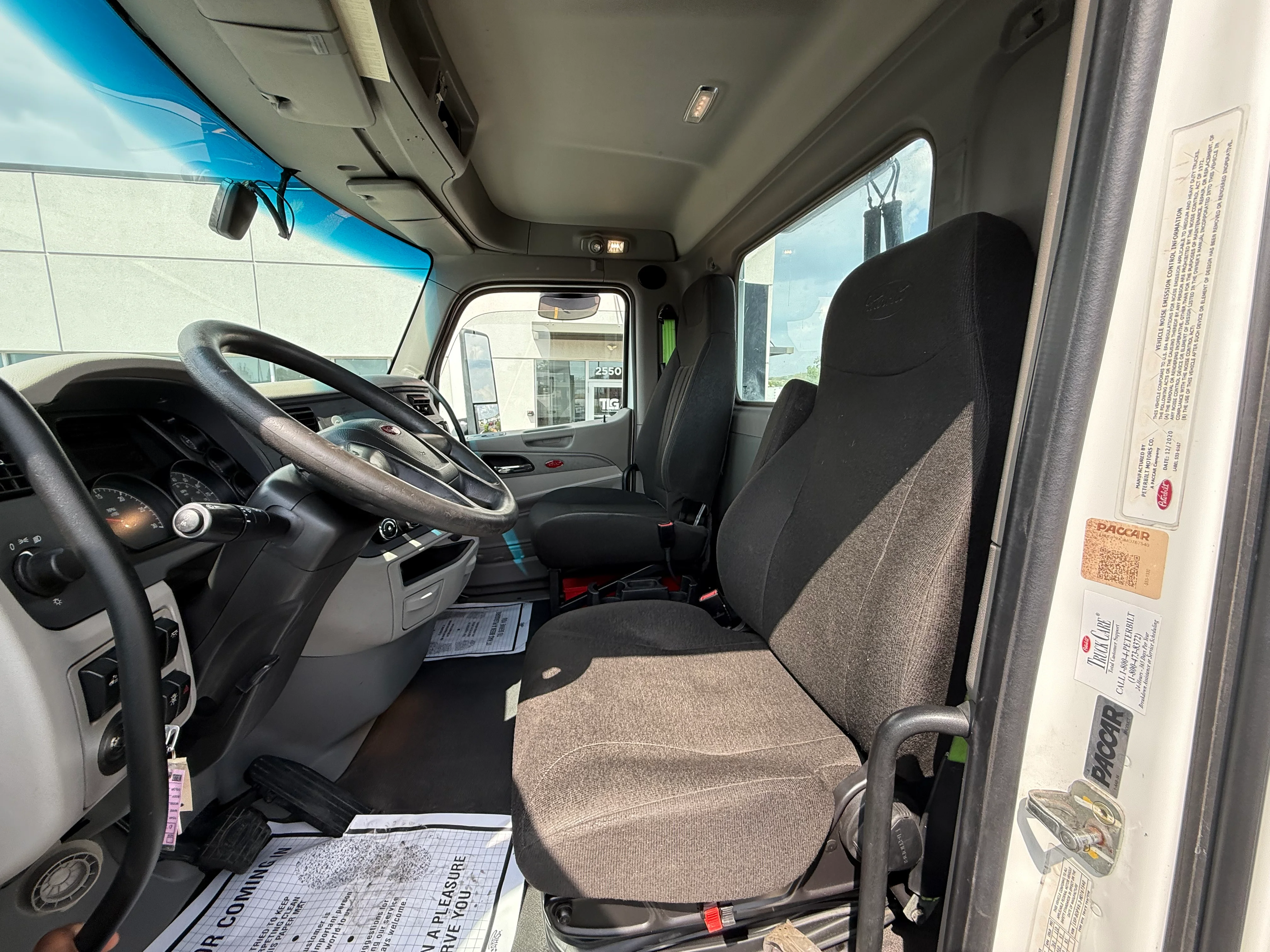 2021 Peterbilt 579 in Cincinnati, OH — photo 16