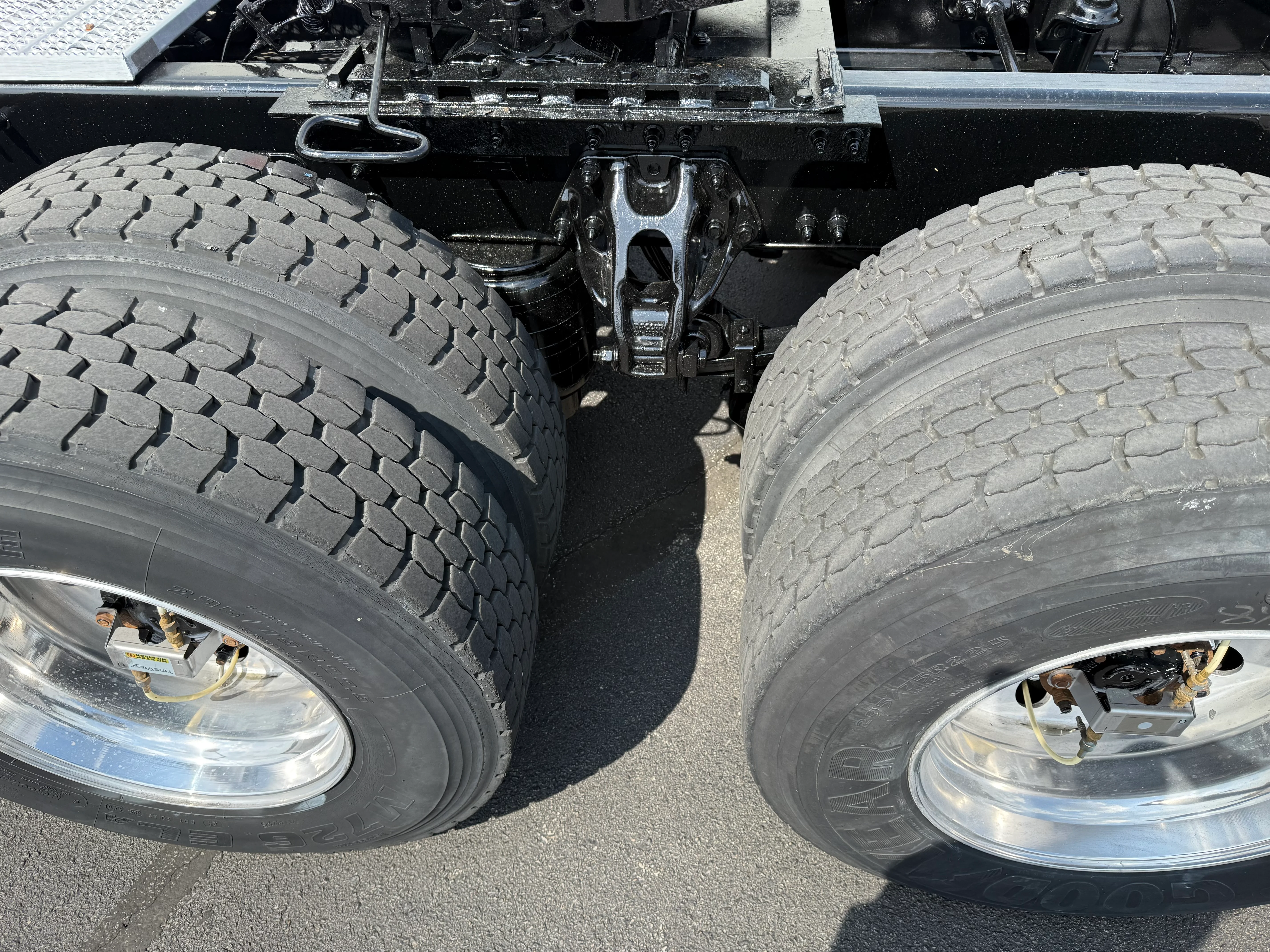 2021 Peterbilt 579 in Cincinnati, OH — photo 13
