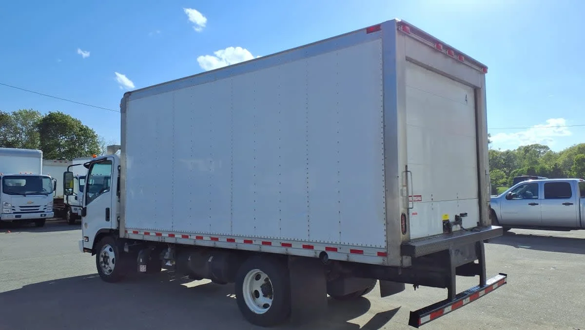 2019 Isuzu NRR in Salisbury, MA — photo 6
