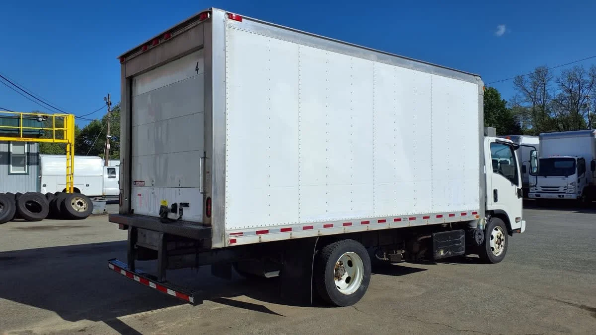 2019 Isuzu NRR in Salisbury, MA — photo 4
