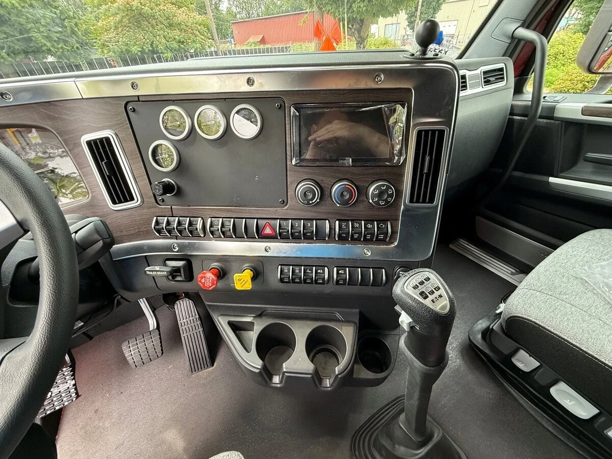 2027 Western Star 49X — photo 10