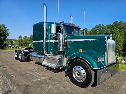 2027 Kenworth W900