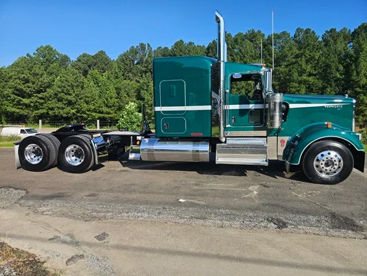 2027 Kenworth W900 in Durham, NC — photo 12