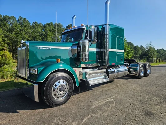 2027 Kenworth W900 in Durham, NC — photo 2