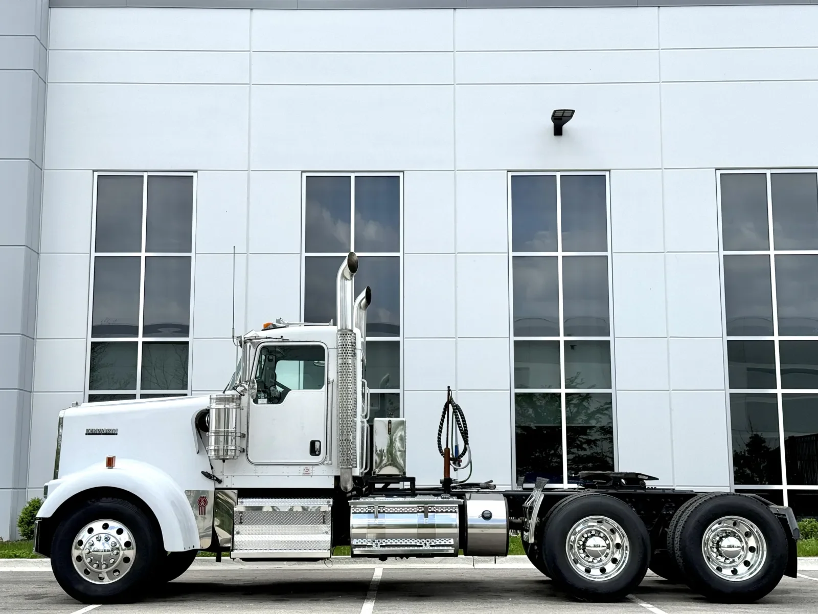 2015 Kenworth W900 - image 4