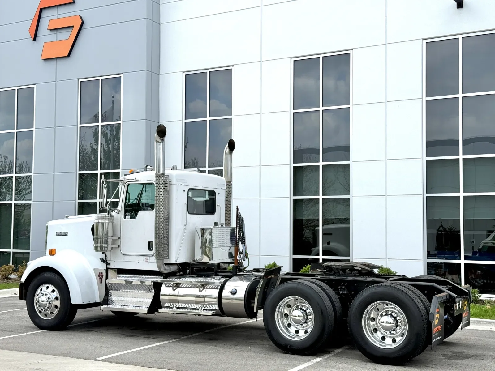 2015 Kenworth W900 - image 6