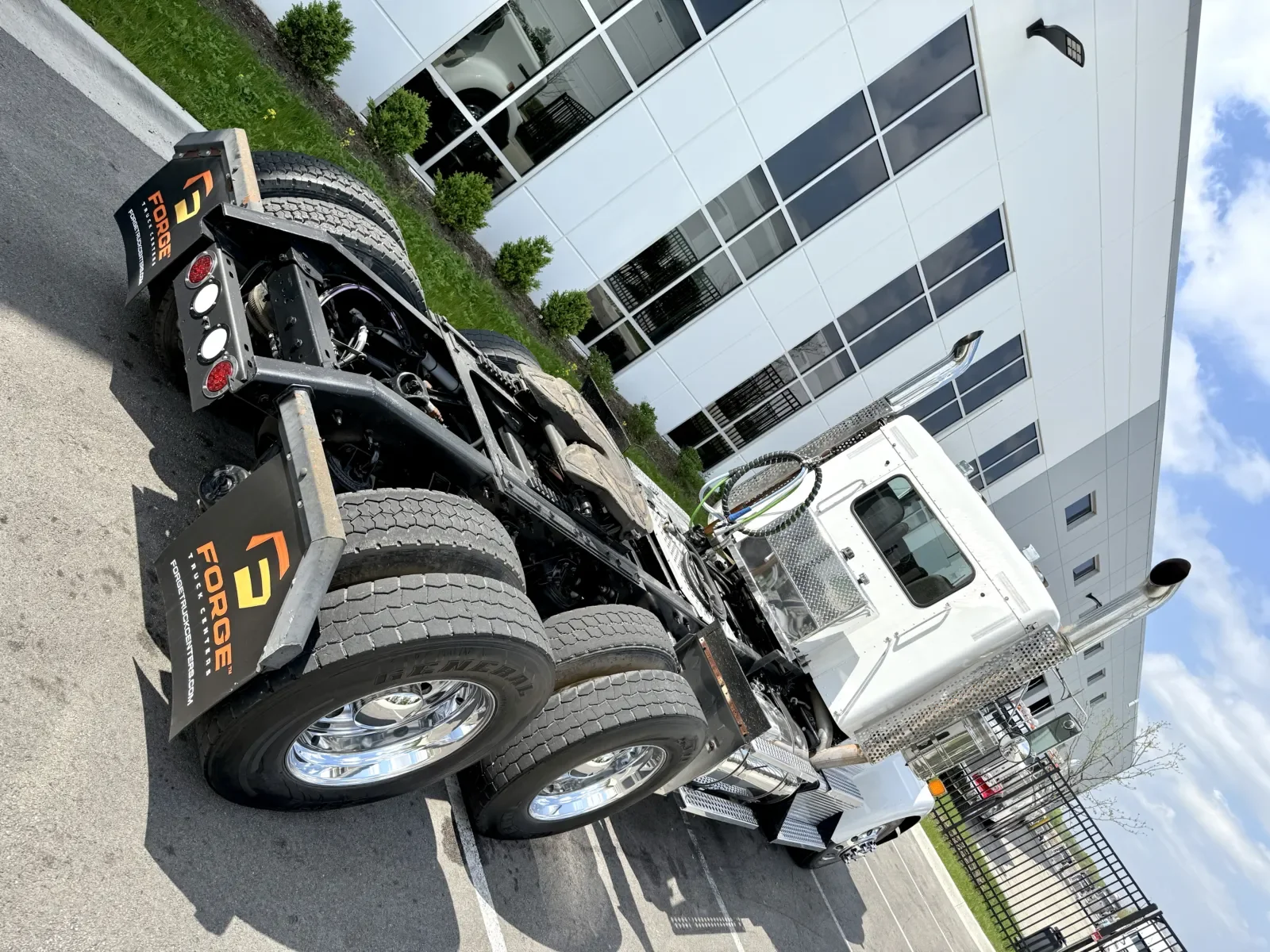 2015 Kenworth W900 - image 11