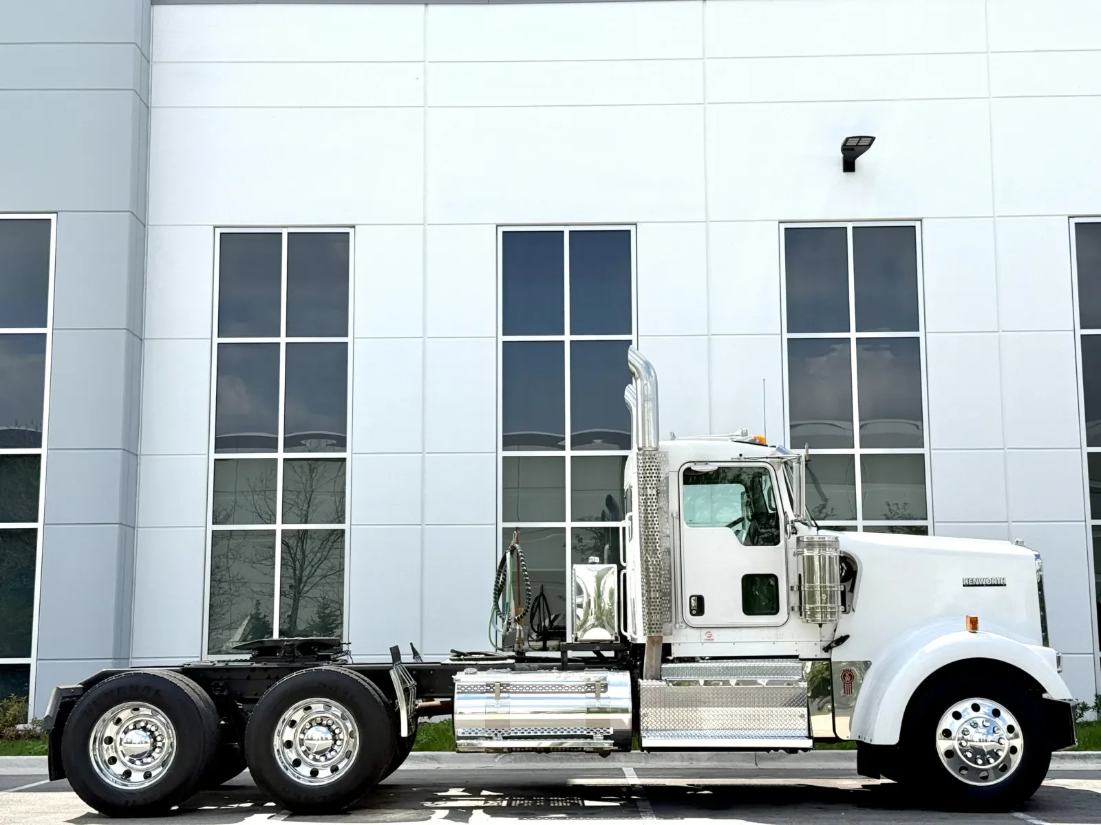 2015 Kenworth W900 - image 3