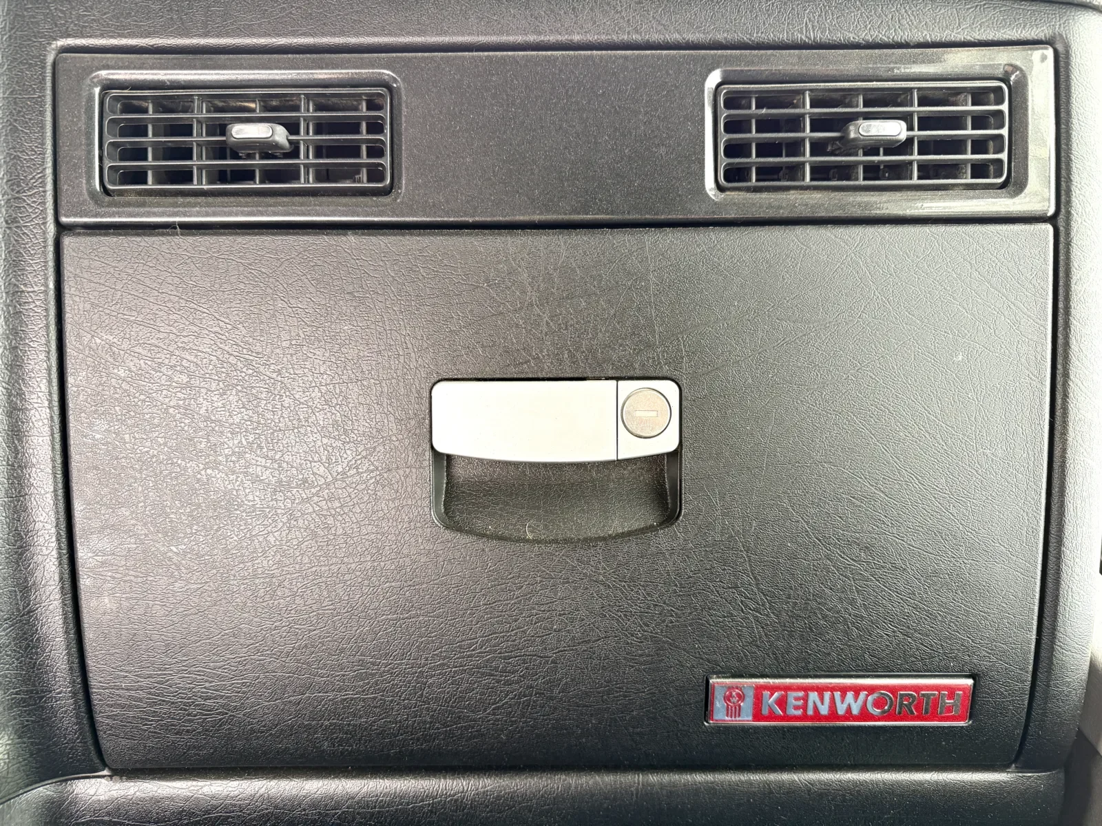 2015 Kenworth W900 in New Lenox, IL — photo 19