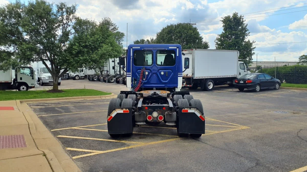 2020 Freightliner Cascadia in Bolingbrook, IL — photo 5