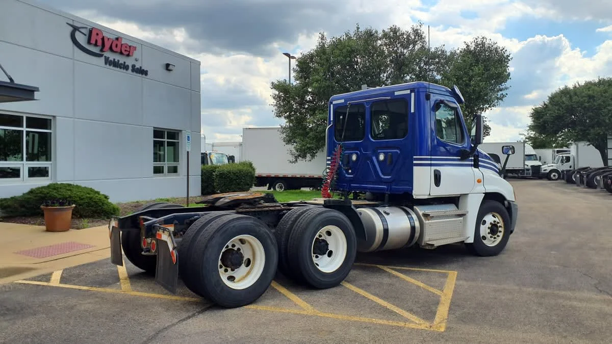 2020 Freightliner Cascadia in Bolingbrook, IL — photo 4