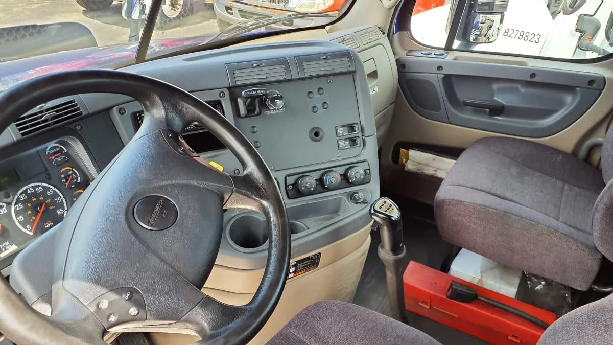 2020 Freightliner Cascadia in Bolingbrook, IL — photo 7