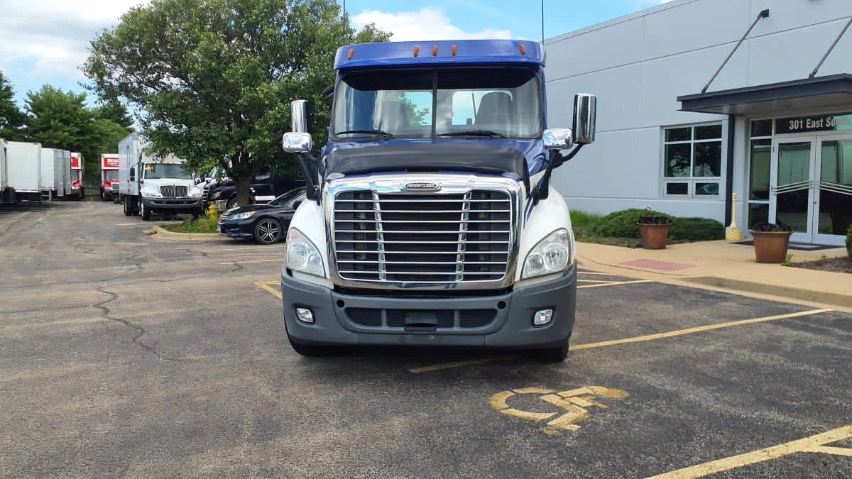 2020 Freightliner Cascadia in Bolingbrook, IL — photo 2