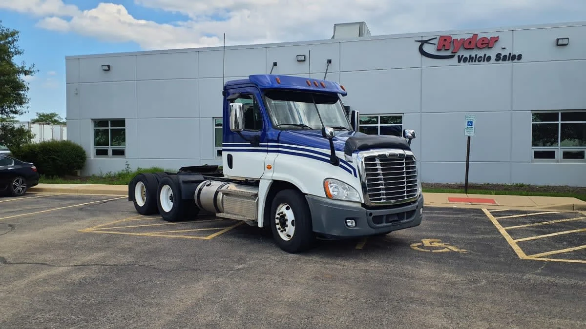 2020 Freightliner Cascadia in Bolingbrook, IL — photo 3