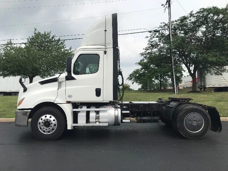 2019 Freightliner Cascadia in Allentown, PA — photo 4
