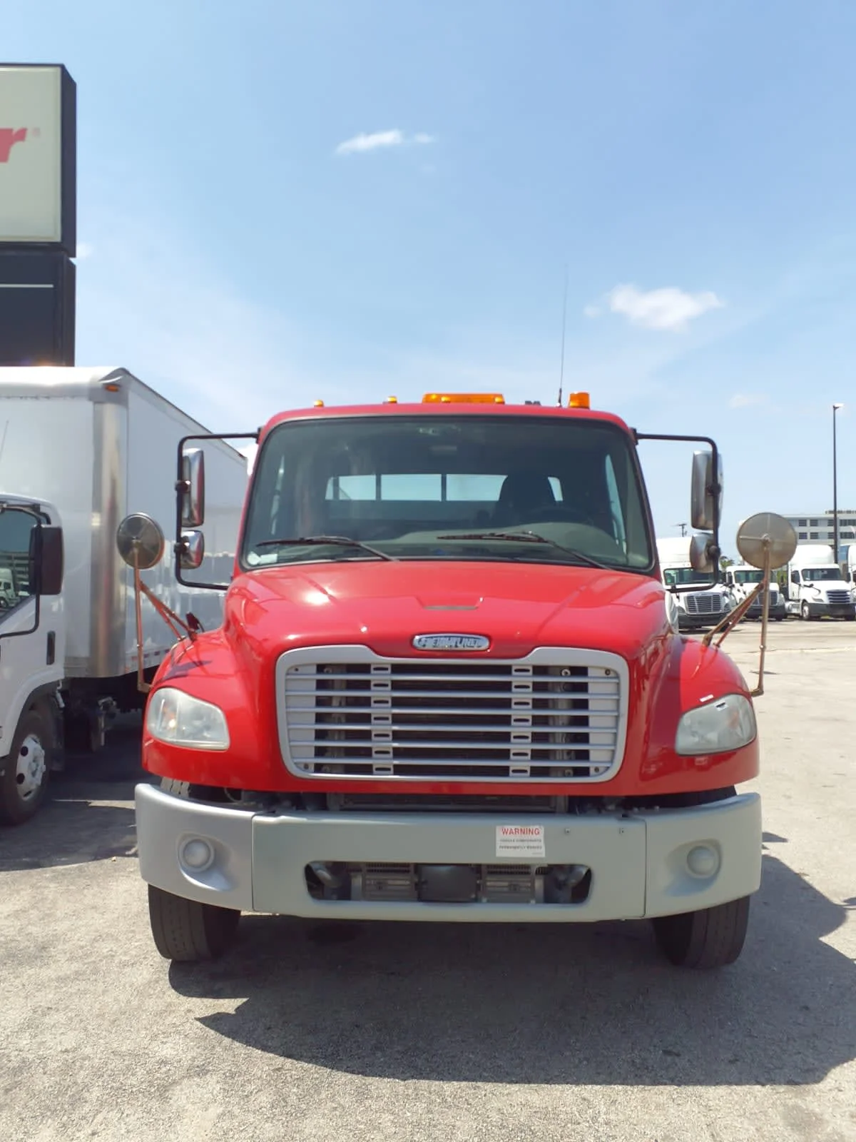 2019 Freightliner M2 106 - image 2