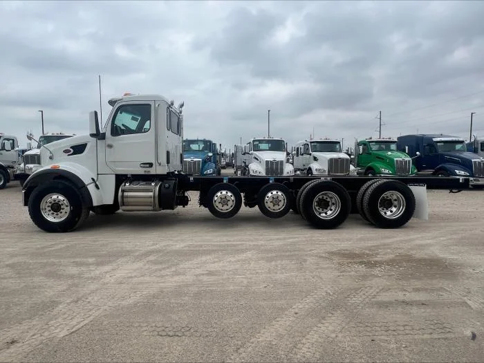 2025 Peterbilt 567 in Houston, TX — photo 3