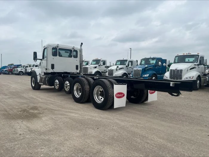 2025 Peterbilt 567 in Houston, TX — photo 4