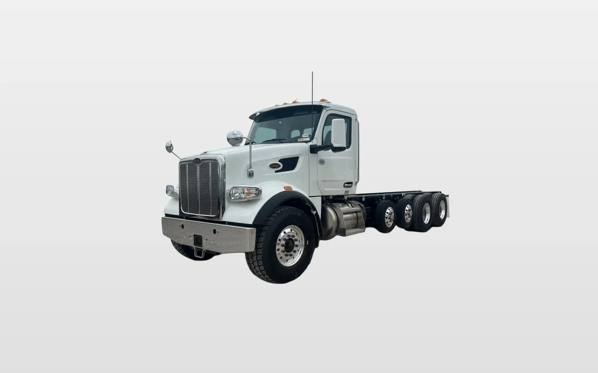 2025 Peterbilt 567 - image 1