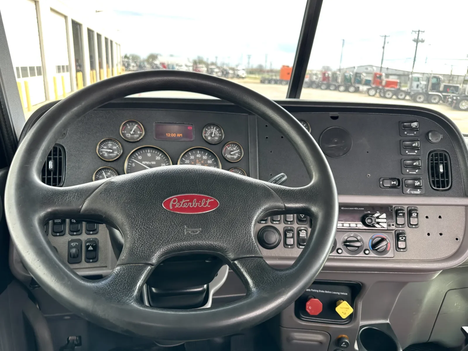 2018 Peterbilt 389 - image 16