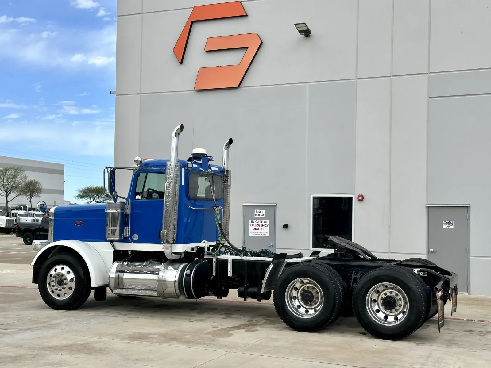 2018 Peterbilt 389 - image 6