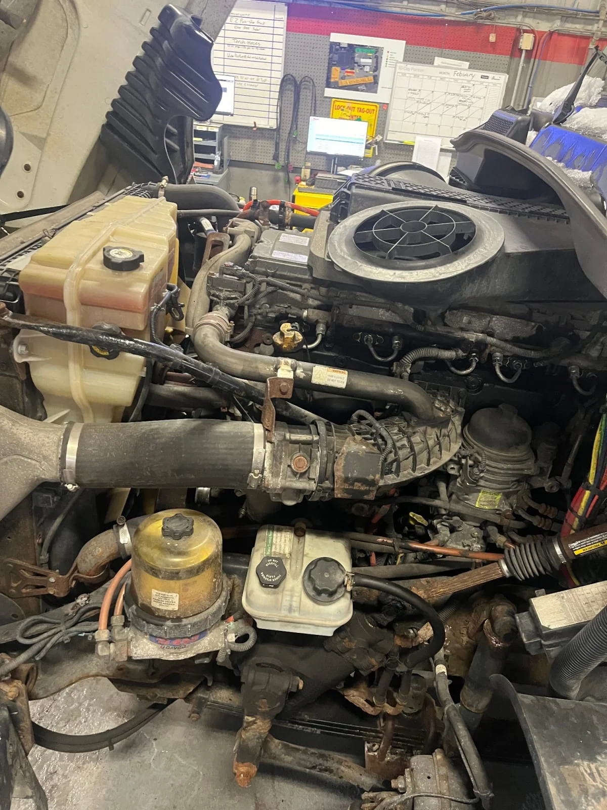 2016 Freightliner Cascadia - image 9