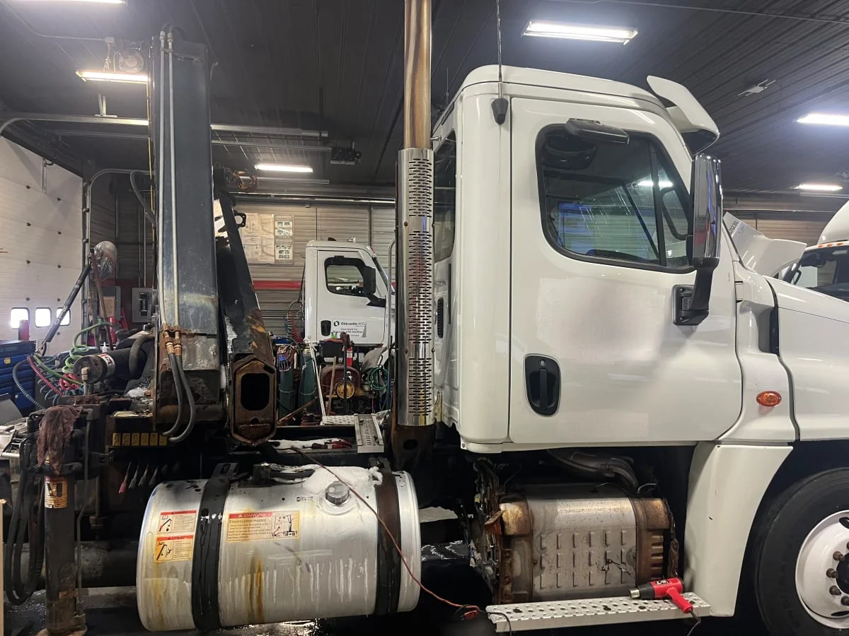 2016 Freightliner Cascadia in Pittsburgh, PA — photo 4