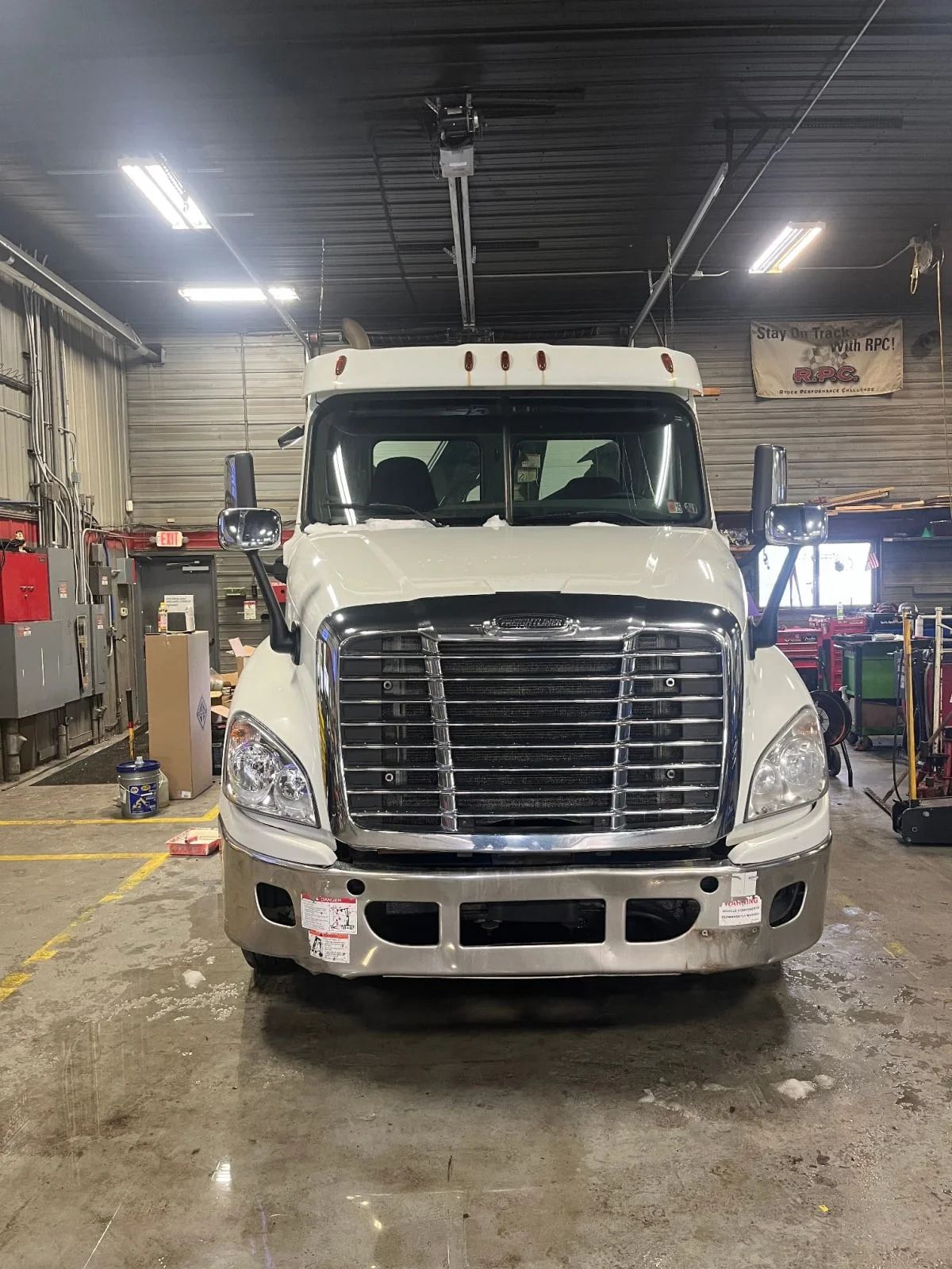 2016 Freightliner Cascadia in Pittsburgh, PA — photo 2