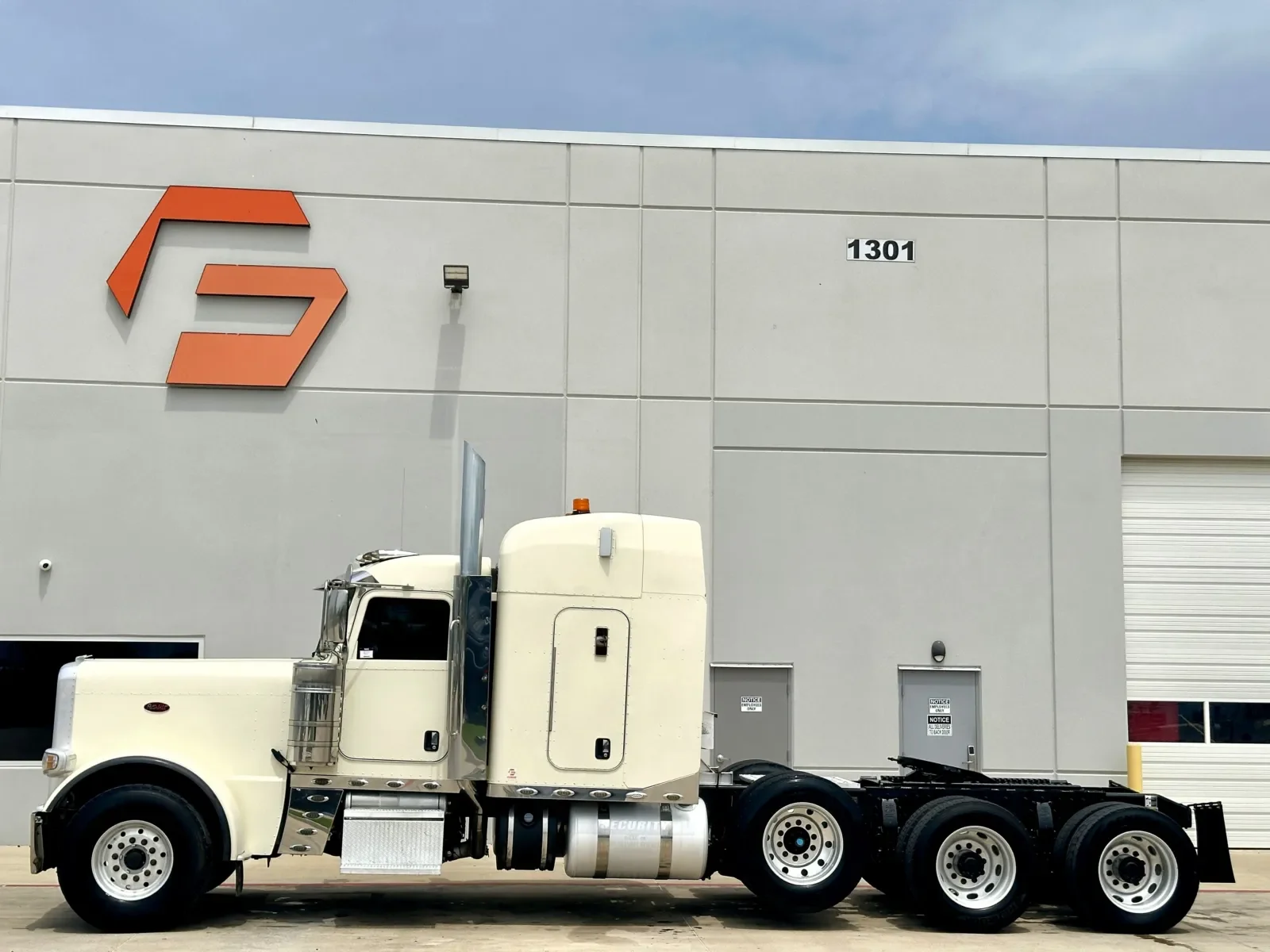 2019 Peterbilt 389 in Hutchins, TX — photo 4