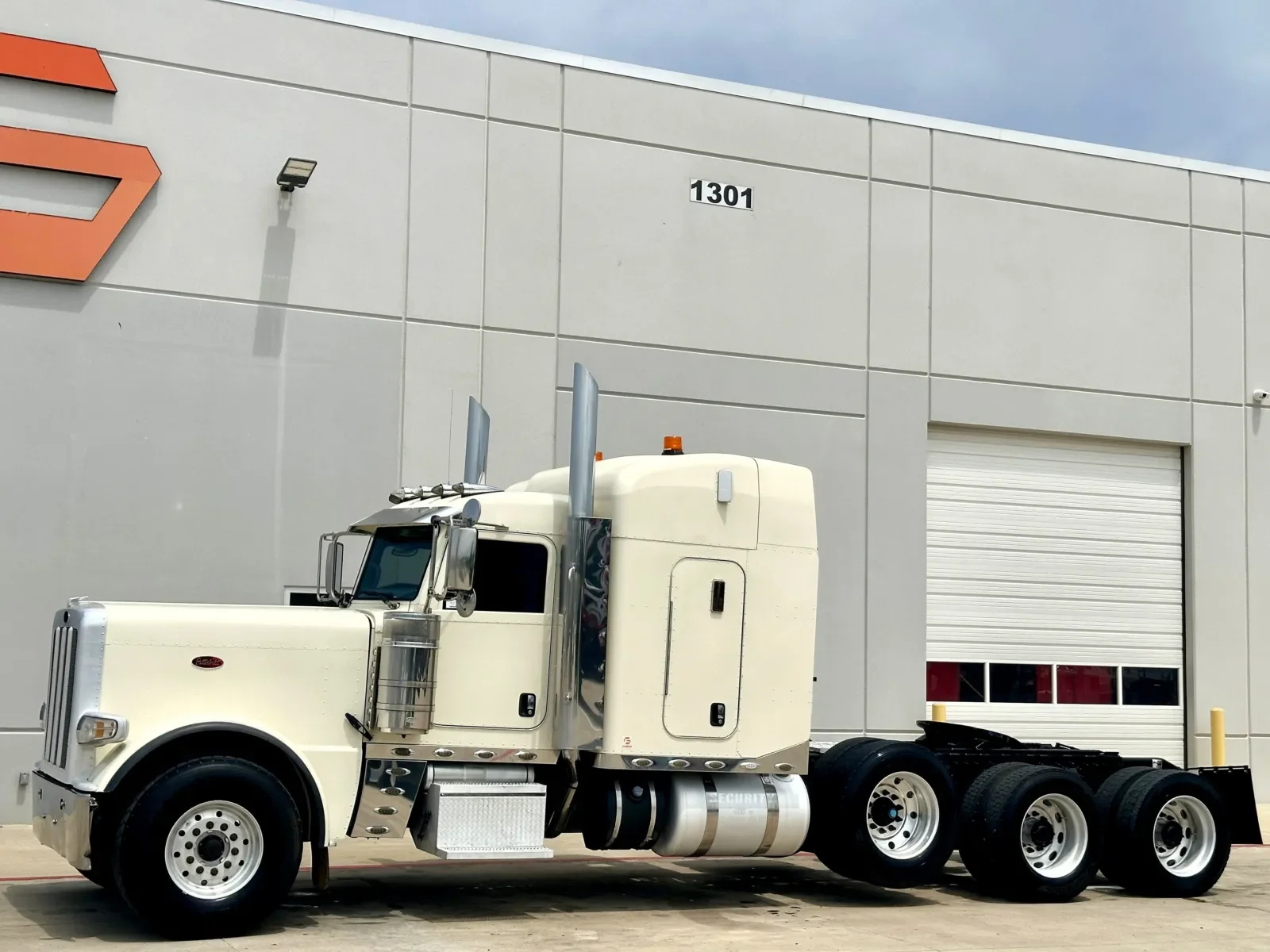 2019 Peterbilt 389 in Hutchins, TX — photo 2