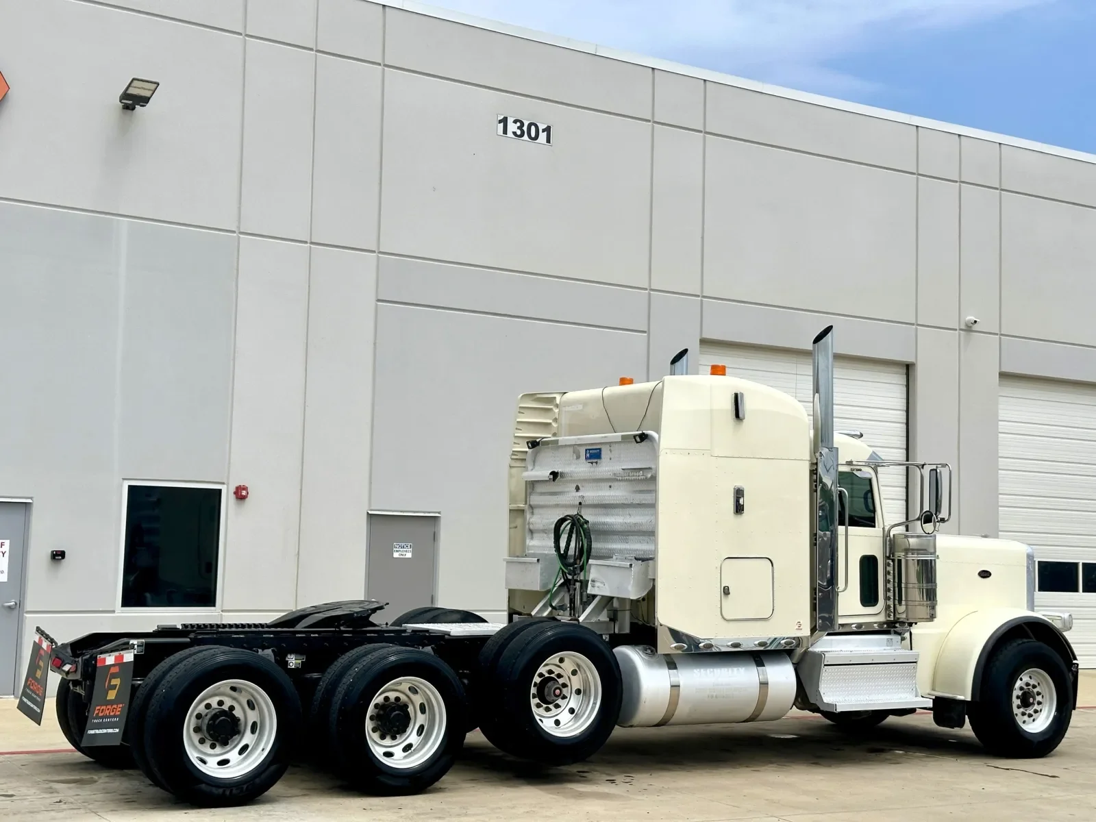 2019 Peterbilt 389 in Hutchins, TX — photo 5