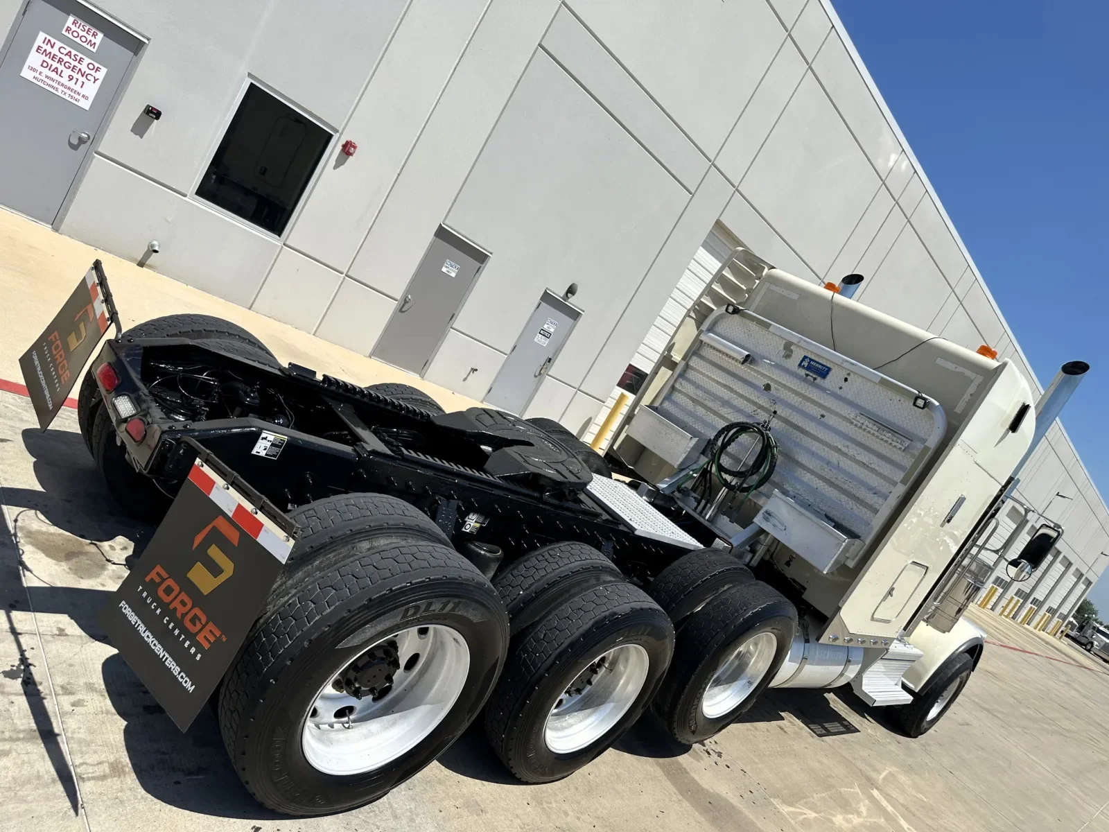 2019 Peterbilt 389 in Hutchins, TX — photo 11