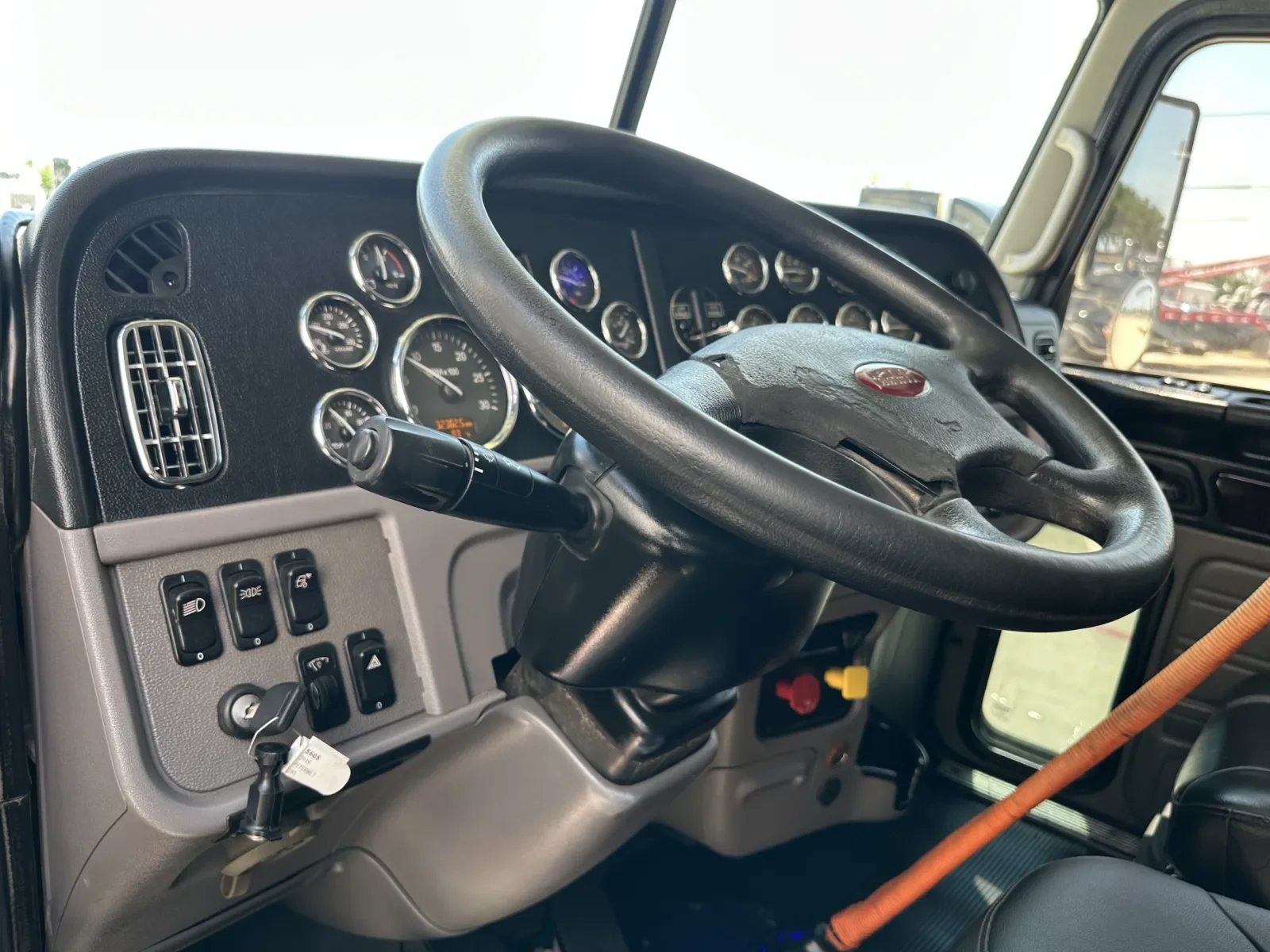2019 Peterbilt 389 in Hutchins, TX — photo 15