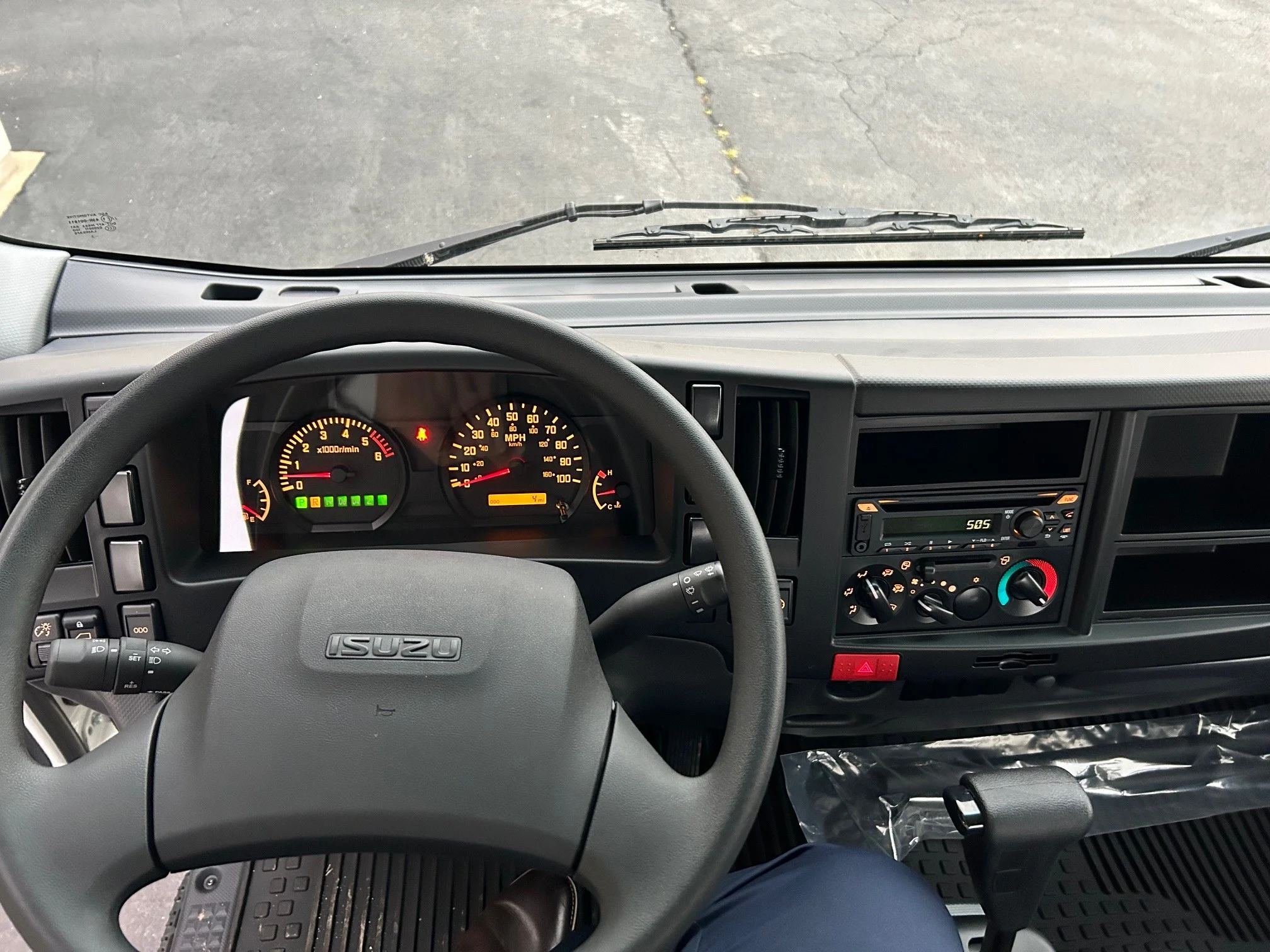 2024 Isuzu NPR - image 4