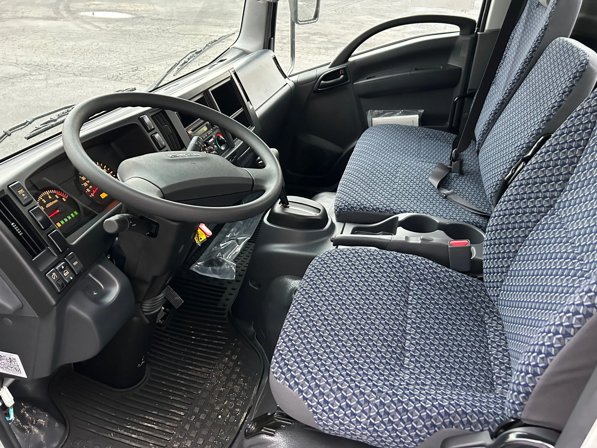 2024 Isuzu NPR - image 3