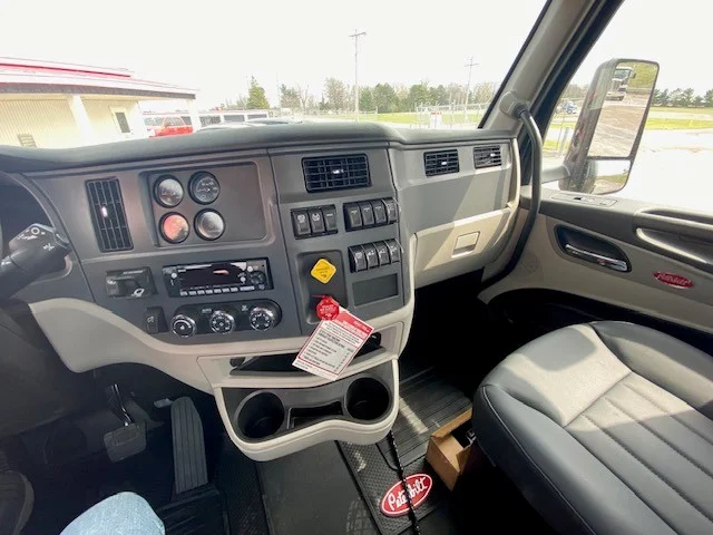 2027 Peterbilt 579 in Lima, OH — photo 10