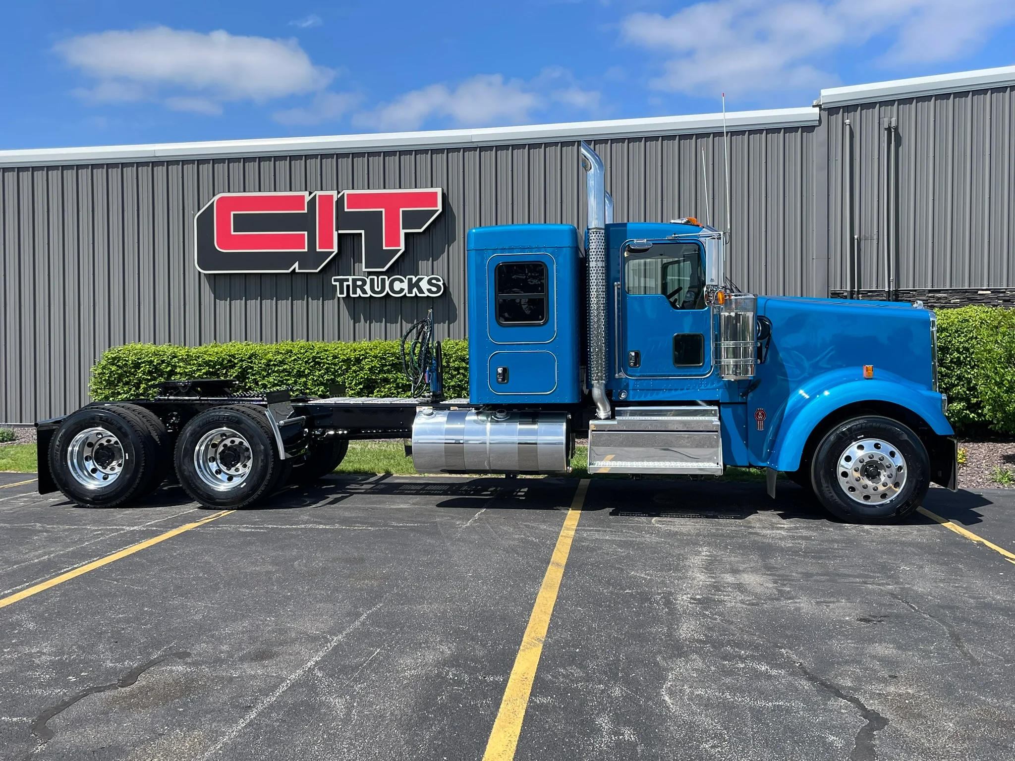 2027 Kenworth W900 in Normal, IL — photo 4