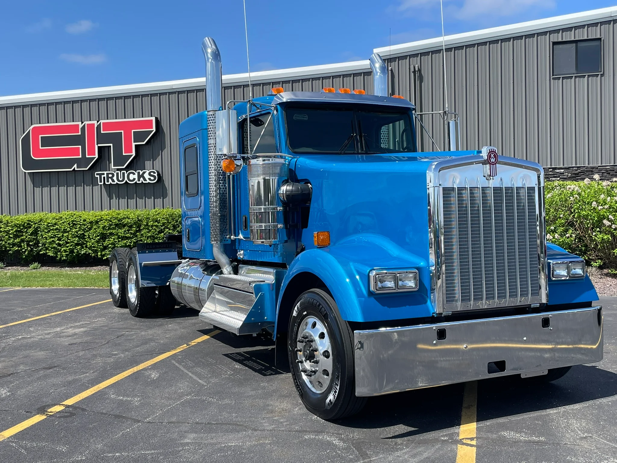 2027 Kenworth W900 in Normal, IL — photo 3