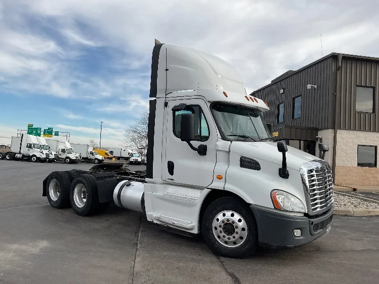 2016 Freightliner Cascadia in Middlefield, OH