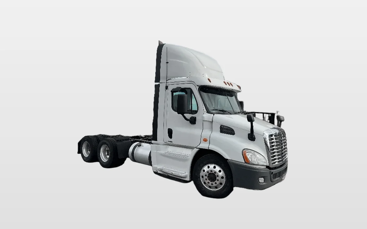2016 Freightliner Cascadia - image 1