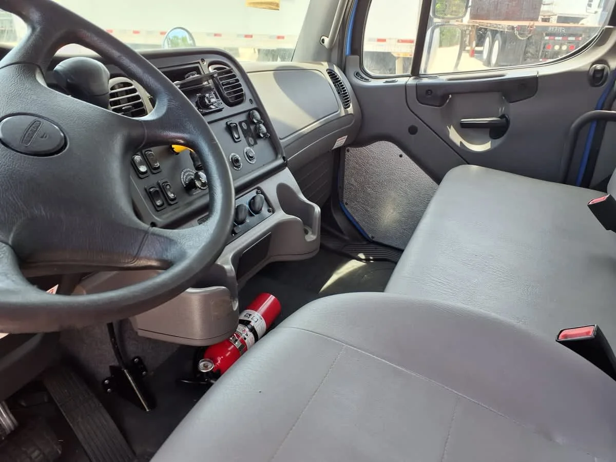 2019 Freightliner M2 106 in Davie, FL — photo 7