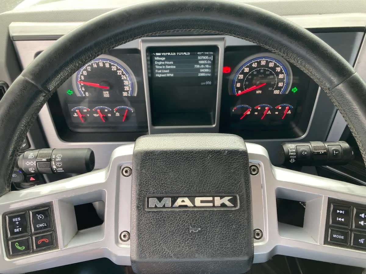 2020 Mack Anthem - image 13