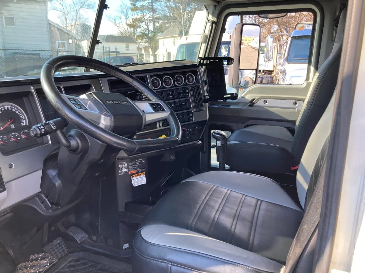 2020 Mack Anthem - image 11