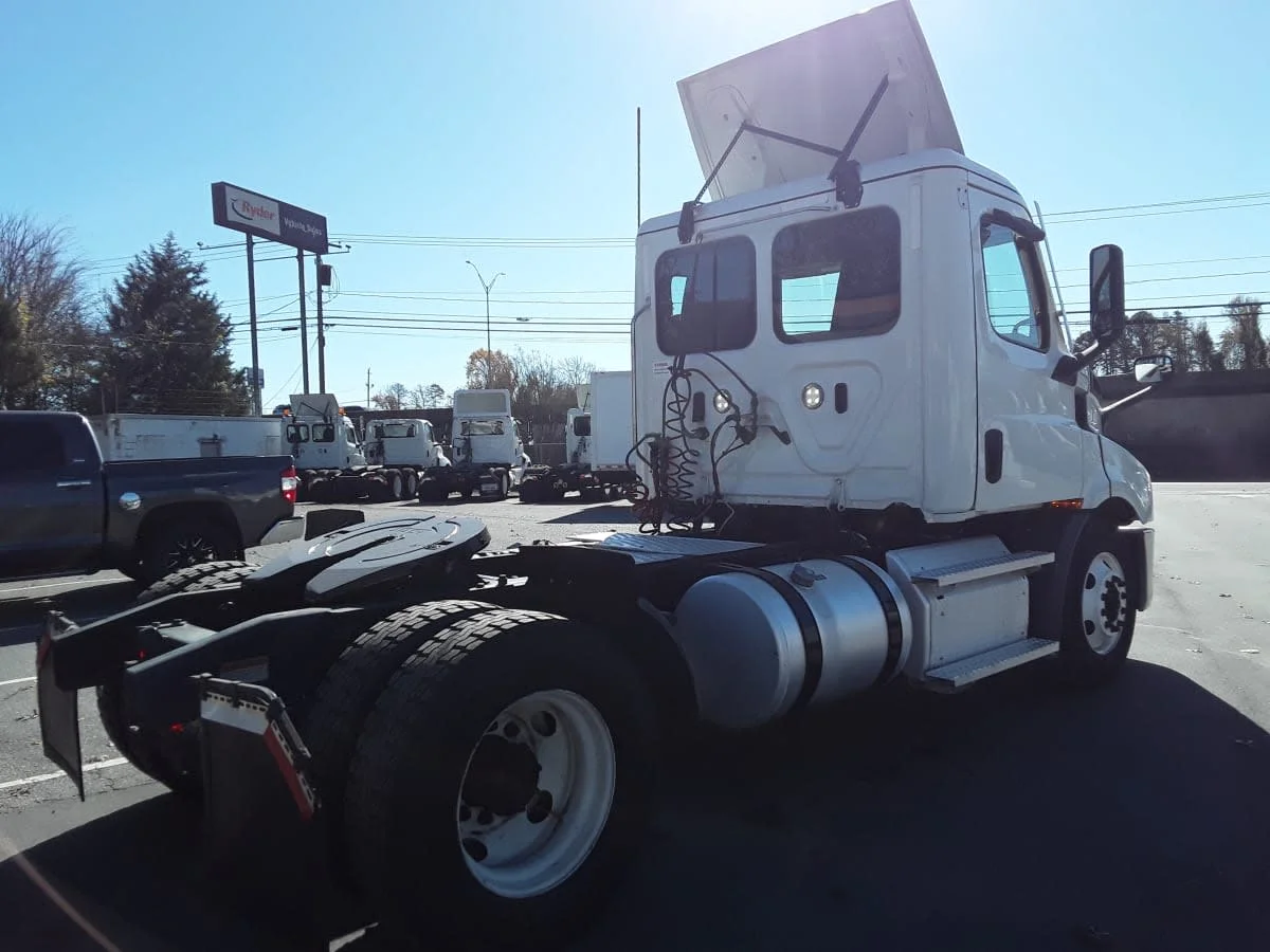 2020 Freightliner Cascadia in Charlotte, NC — photo 9