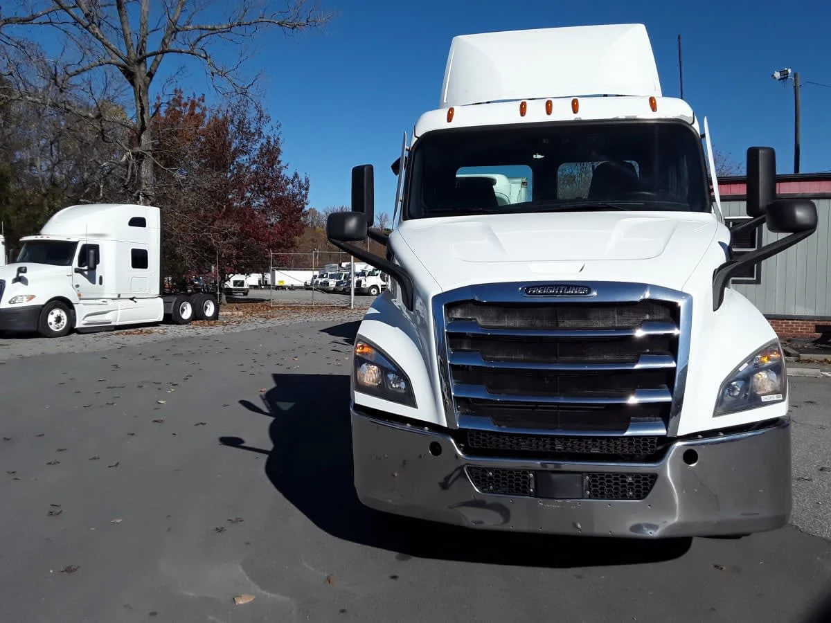 2020 Freightliner Cascadia in Charlotte, NC — photo 2