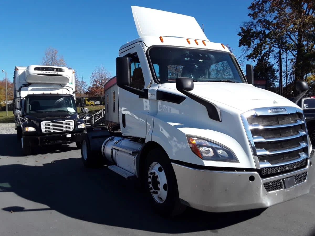 2020 Freightliner Cascadia in Charlotte, NC — photo 3