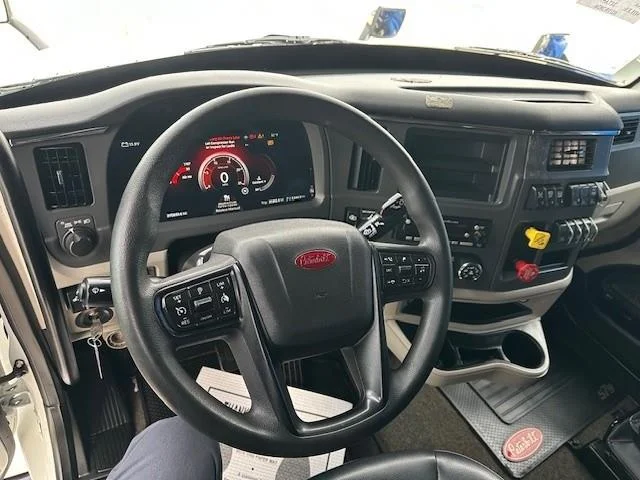 2024 Peterbilt 579 - image 4
