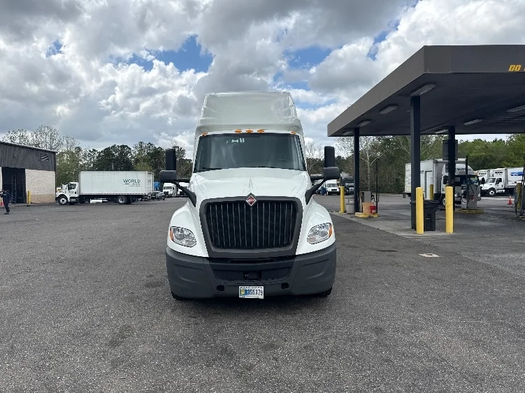 2023 International LT - image 2