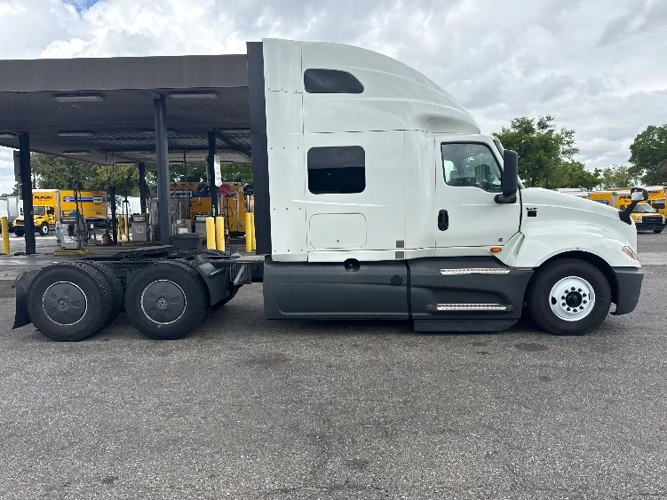 2023 International LT - image 8