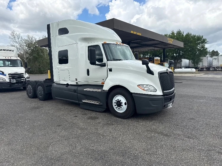 2023 International LT in Jacksonville, FL